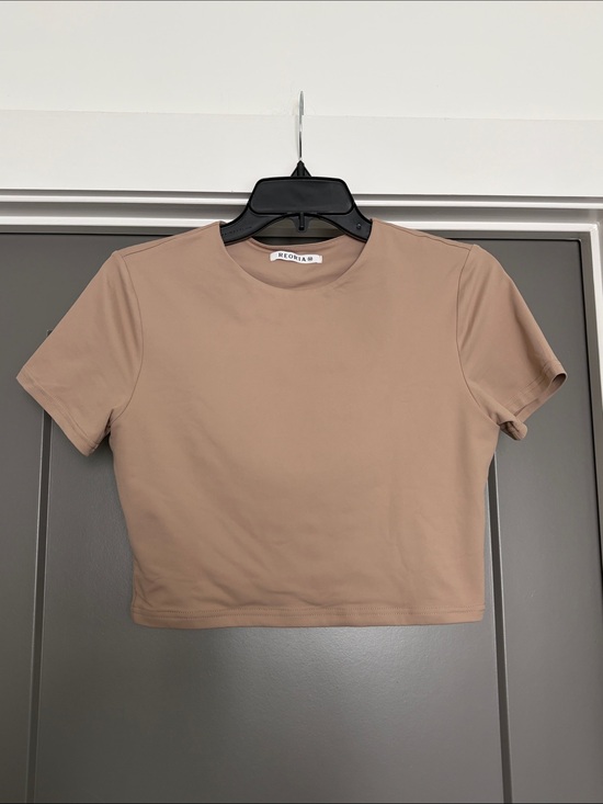 ReoRia Tops - Reoria Neutral Tan Cropped Crewneck Tee